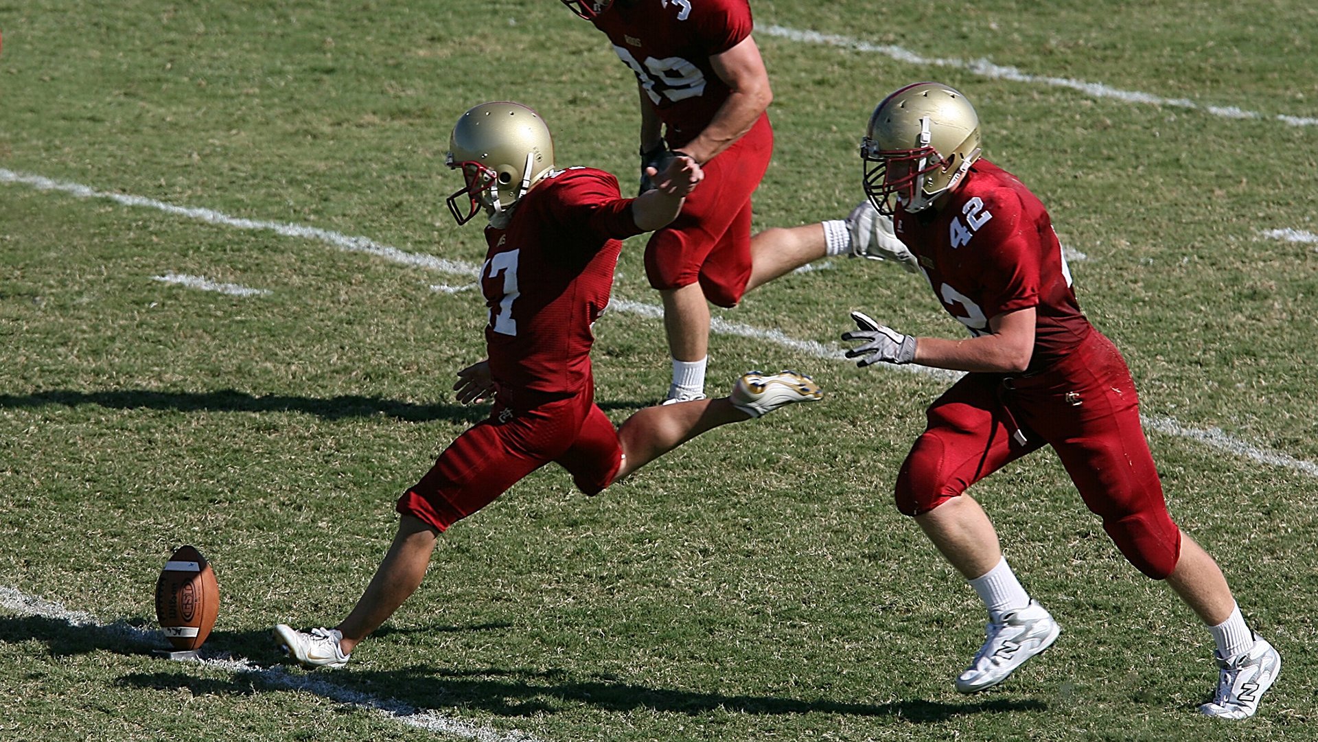 爱游戏-美队短自项目保持领先优势，美队短袖